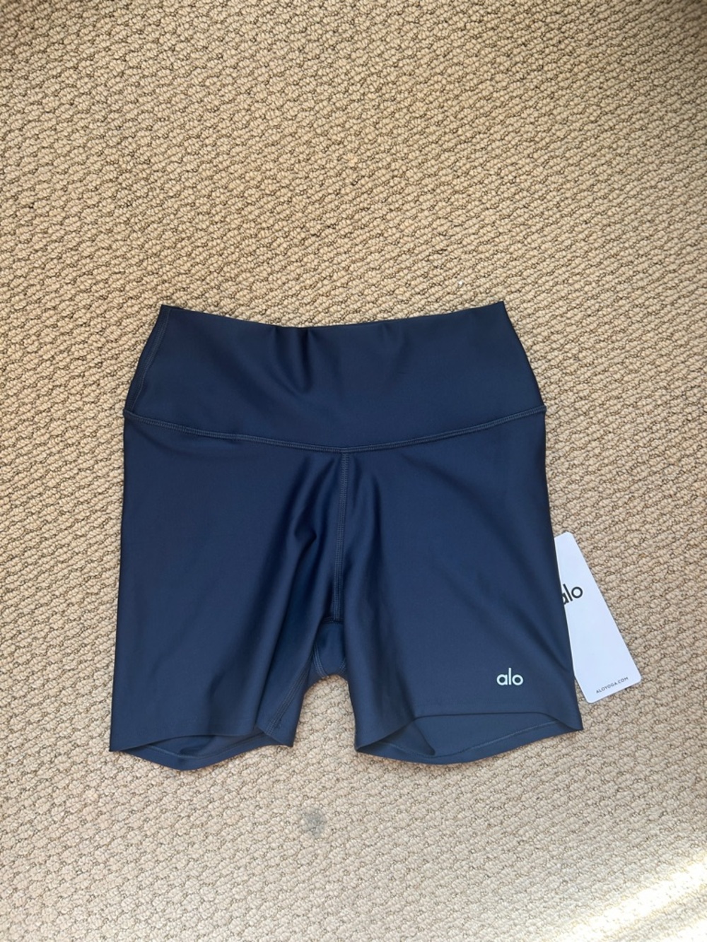 ALO YOGA Airlift Energy Short